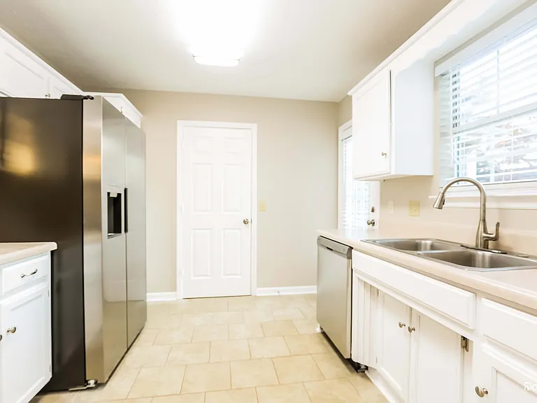 302 Vernon Traylor Dr — Photo 3