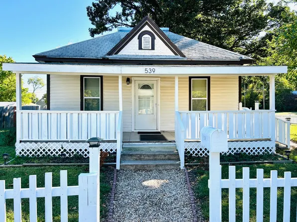 539 W 11th St, Junction City, KS 66441