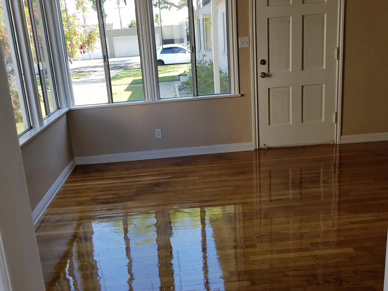 2 bed, 950 sqft, $2,550 — Photo 2