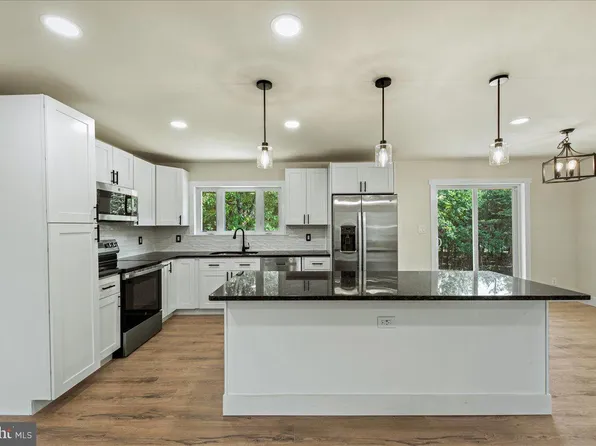67 Pocahontas Ln, Albrightsville, PA 18210