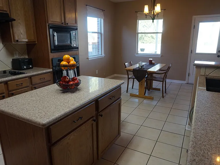2121 Warwick Pl — Photo 7