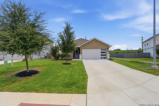 3 bed, 2.0 bath, 1651 sqft, $1,850 — Photo 2