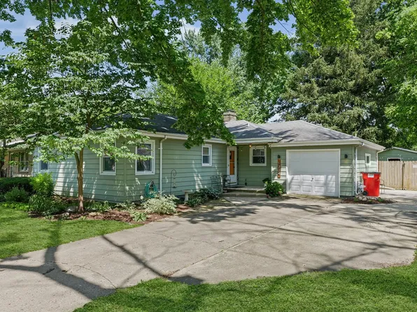 1704 Chevy Chase Dr, Champaign, IL 61821