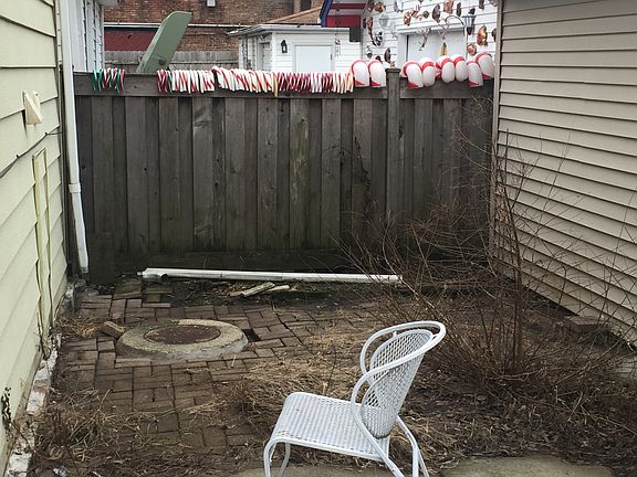 4th image of 4822 N Nagle Ave