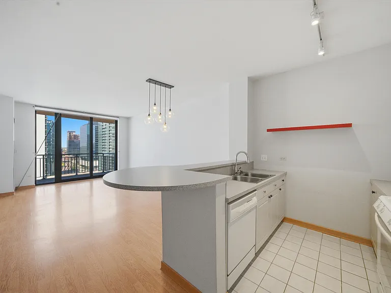 330 N Jefferson St #1606 — Photo 7