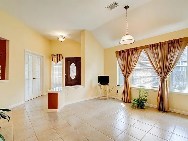 2608 Easton Springs Ct — Photo 5
