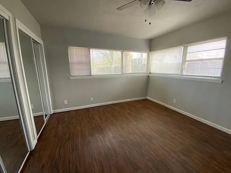 4206 N Donald Ave — Photo 11