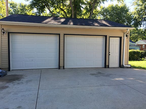 400 sq ft double car garage