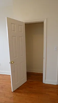 Rented by Karten Real Estate Services LLC | media 10