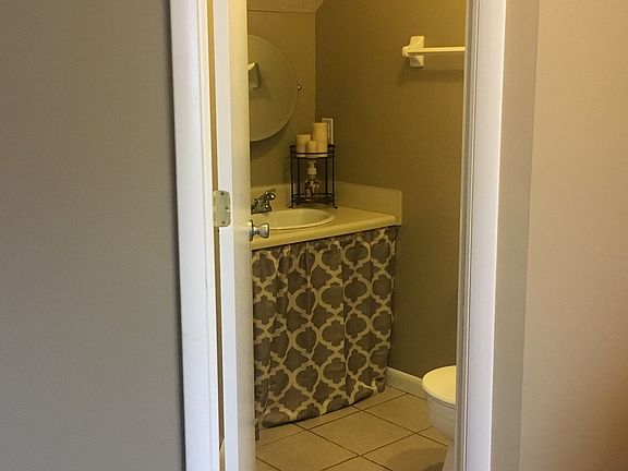 Half bath (lower level)