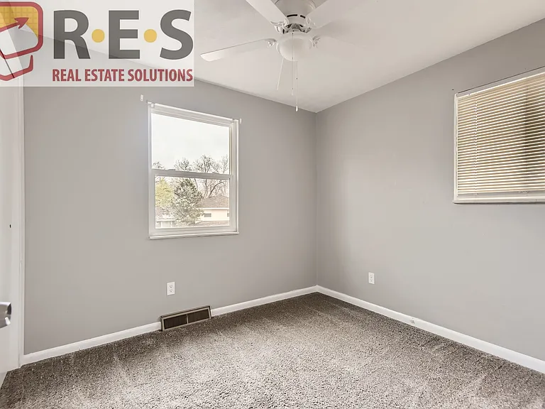 4733 S Willow St — Photo 21