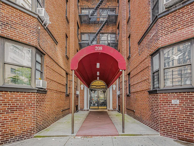 208 E 28th St #6L — Photo 16