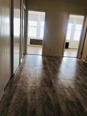 Rented by Halvatzis Realty | media 21