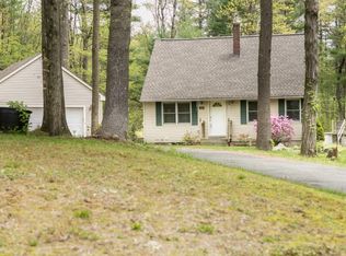 24 Hillside Meadows Dr, Southampton, MA 01073