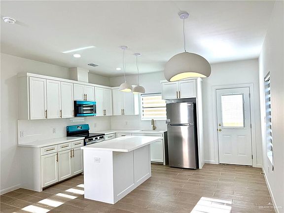 3rd image of 2705 Brookside Bend St #4