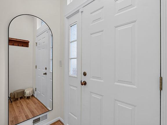 4th image of 2440 Oakfield Ct