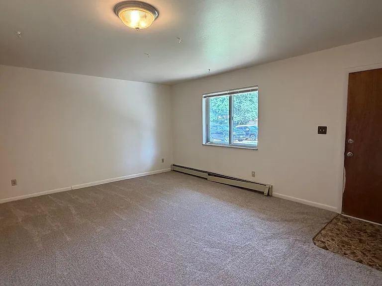 3101 E Locust St — Photo 2