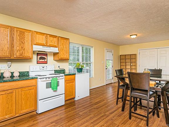 2nd image of 426 N Ivy Ave