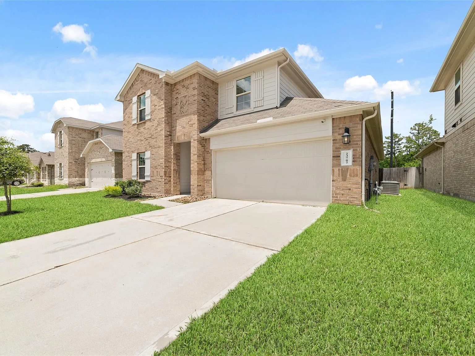 4 bed, 3.0 bath, 2405 sqft, $2,400 — Photo 3