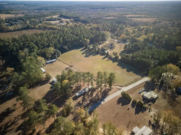 40 Hillview Rd, St Matthews, SC 29135