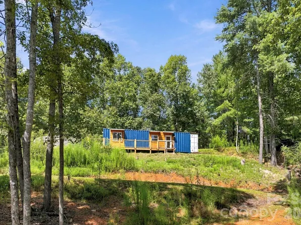 678 Forest Lake Heights Dr, Nebo, NC 28761