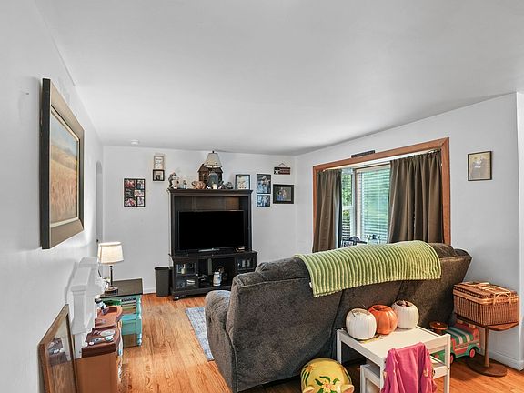 2nd image of 332 Midland Rd