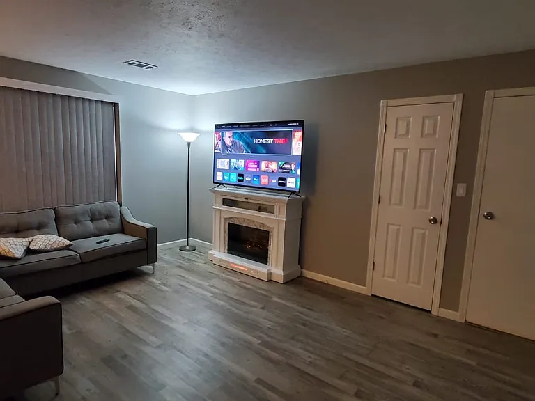 4021 Glen Oaks Blvd #101-Y-201 — Photo 2
