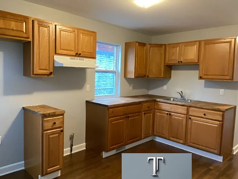2452 Jackson St — Photo 2