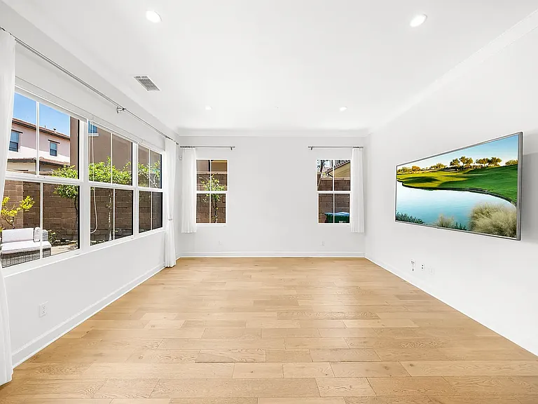 68 Henson — Photo 1