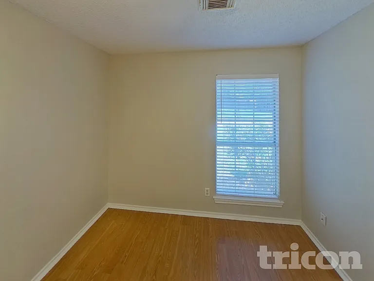 1424 Savannah St — Photo 10