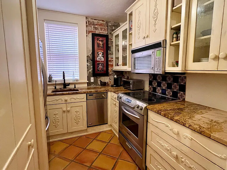 1221 N Palm Ave #205 — Photo 13