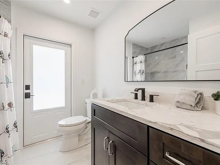 4930 Edith Esplanade Cpe — Photo 21
