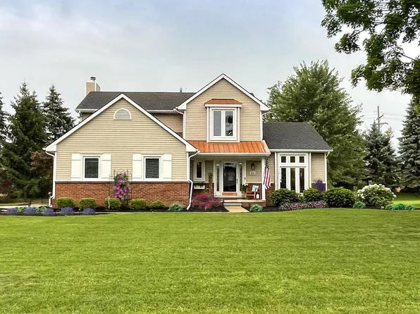 2215 White Pine Dr, Wixom, MI 48393