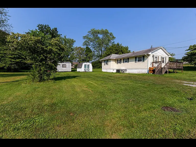 606 Catawba St — Photo 8
