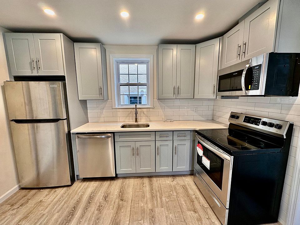 1st image of 127 Palisade St #2