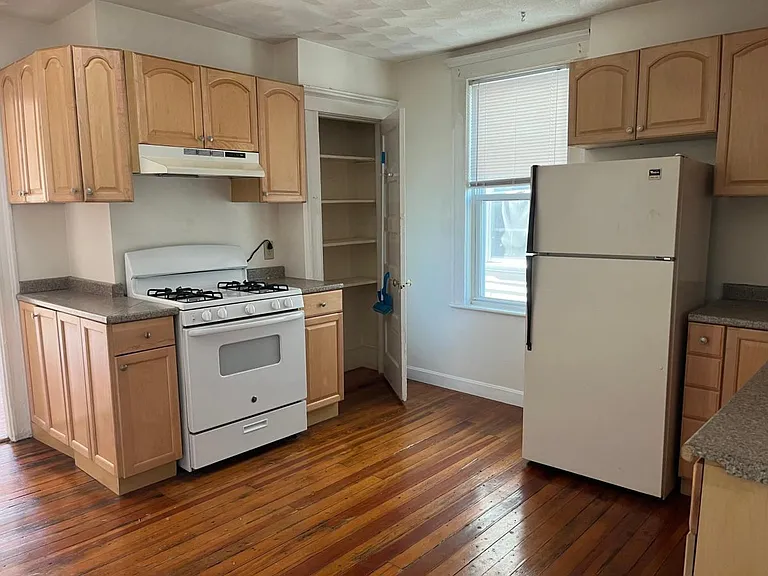 140 Bridge St #2 — Photo 4