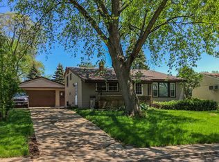 112 Pecos Cir, Carpentersville, IL 60110