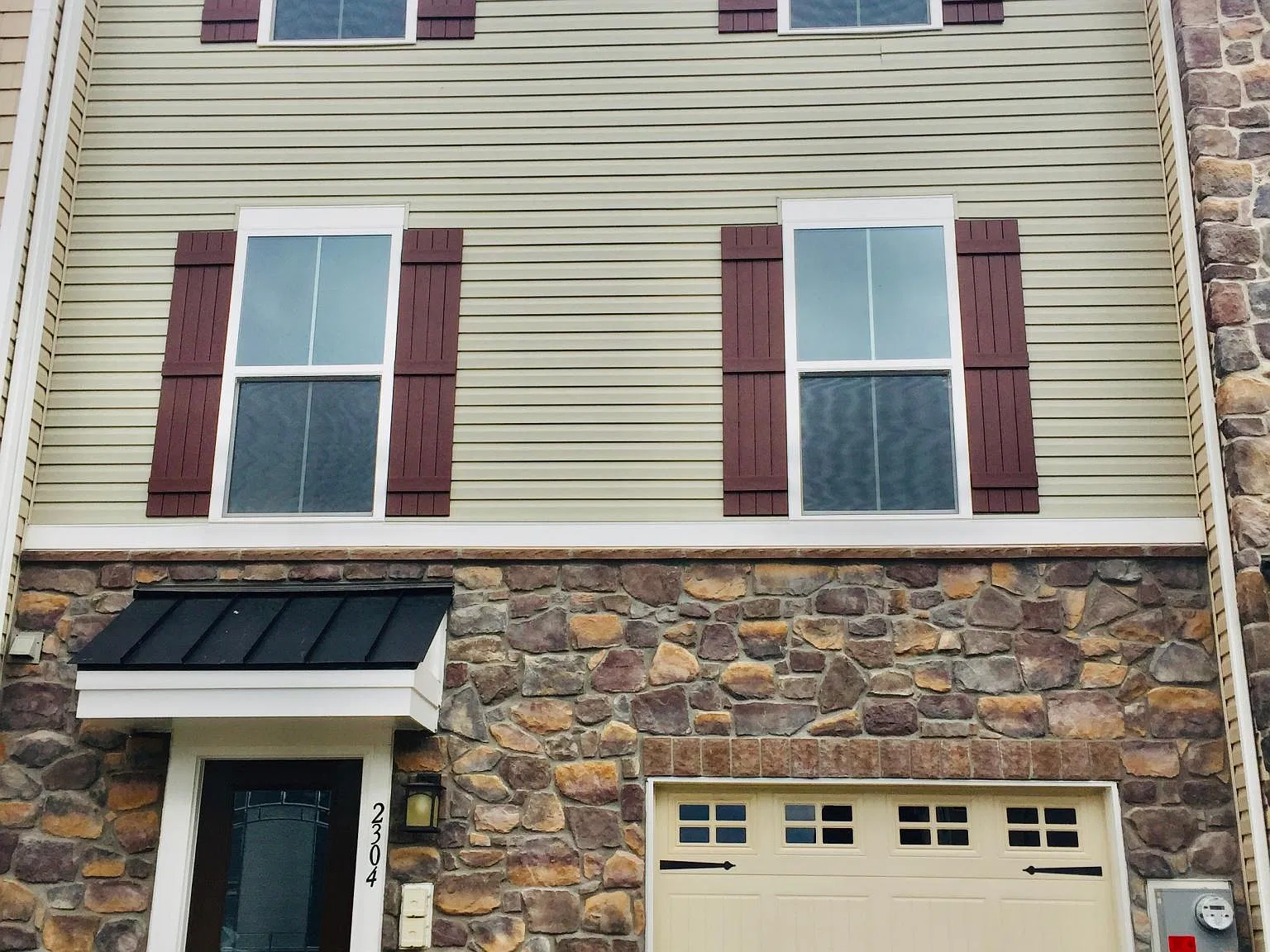 3 bed, 2.5 bath, 2200 sqft, $2,980 — Photo 1