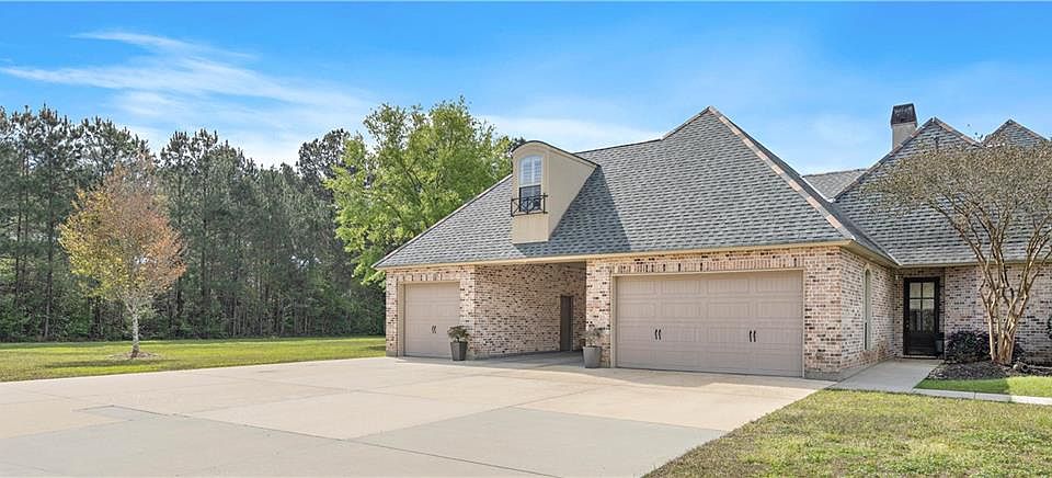 1st image of 301 Long Lake Dr