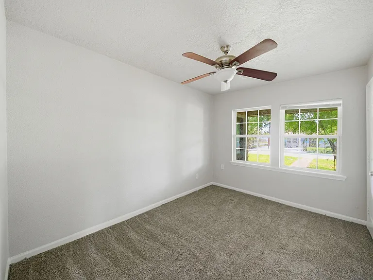 1102 Johnson St — Photo 13