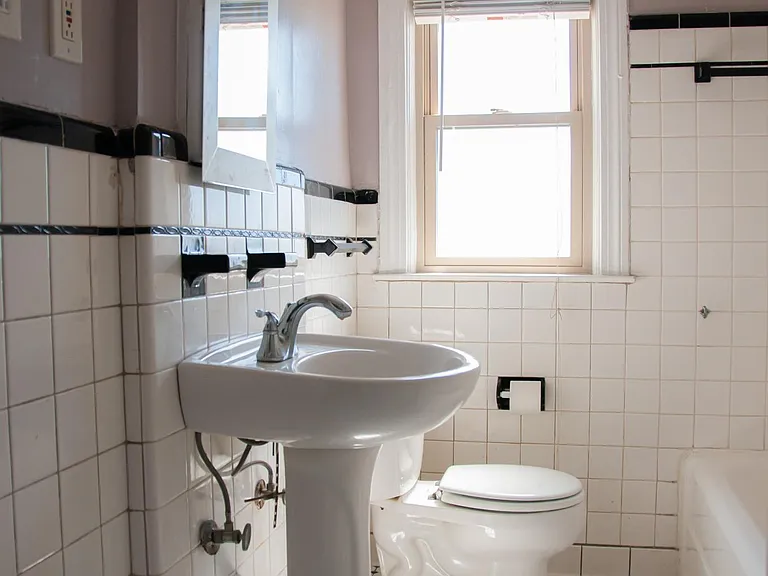 900 Audubon Pkwy #4 — Photo 9