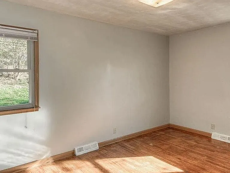 5803 S 50th St — Photo 10