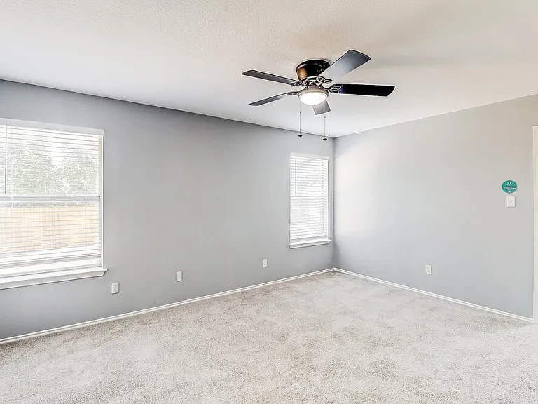 222 Hollywood Dr — Photo 9