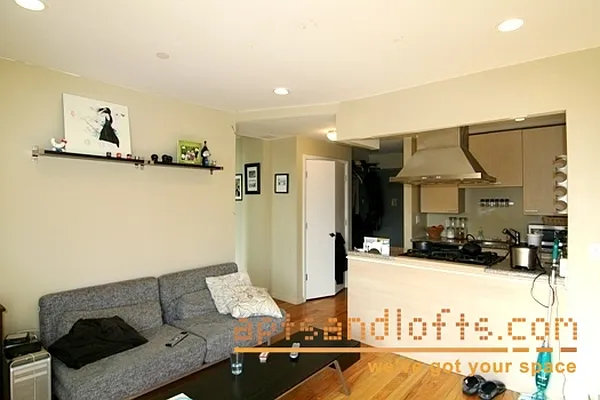 Rented by aptsandlofts.com | media 17