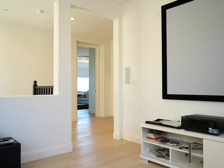 2052 Haggerty Dr — Photo 14