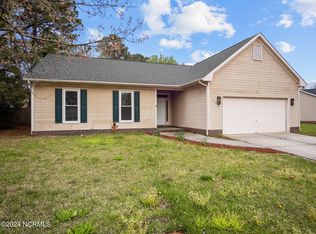 535 Raintree Rd, Jacksonville, NC 28540