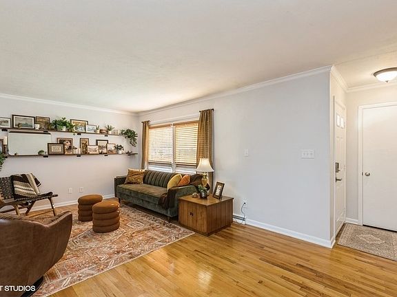 3rd image of 2401 Meadow Ln