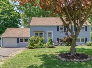 141 Goebel Rd, Hamden, CT 06514