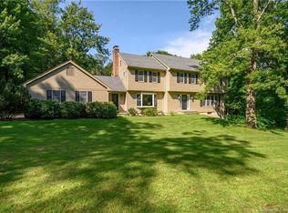 10 Mauweehoo Hl, Sherman, CT 06784