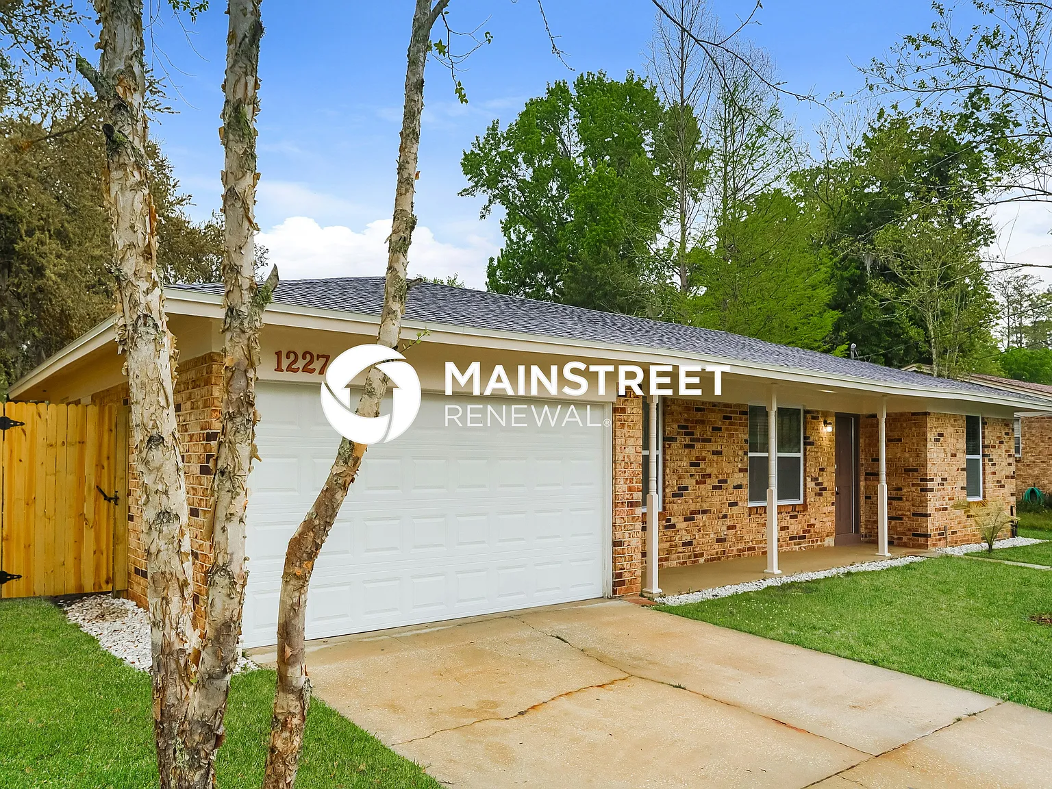 1227 Arbor Cir — Photo 3